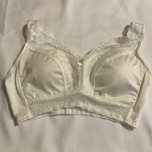 Rhonda Shear size 1X white bralette/bra style 672BP.  EUC